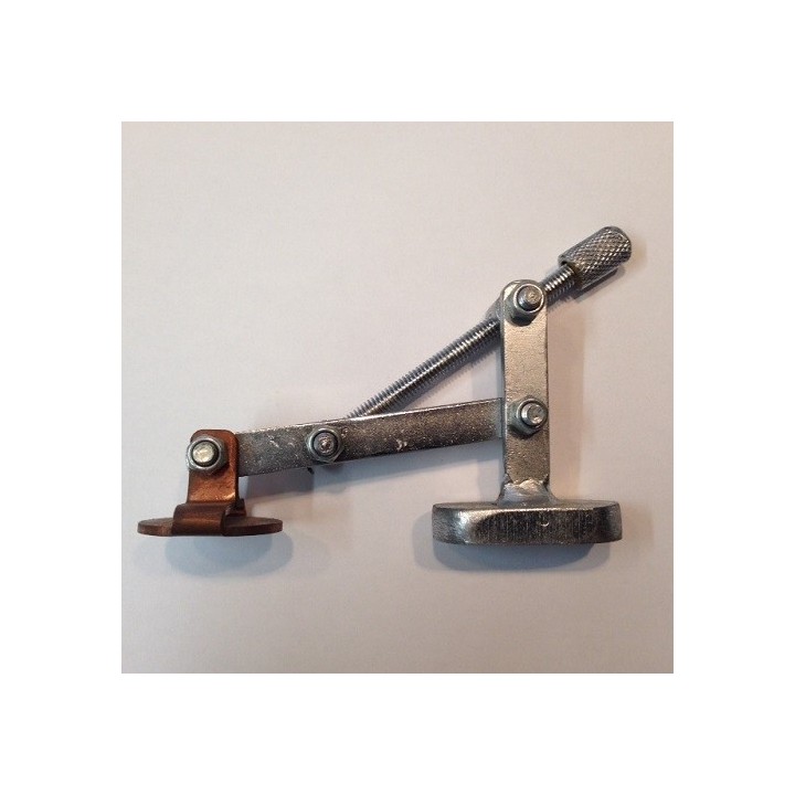 Magnetic plug weld tool