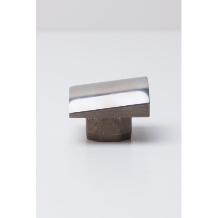 Edge tipping die